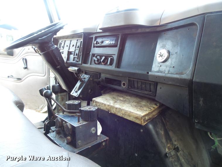 image for item BS9759 1997 International 4700 dump truck