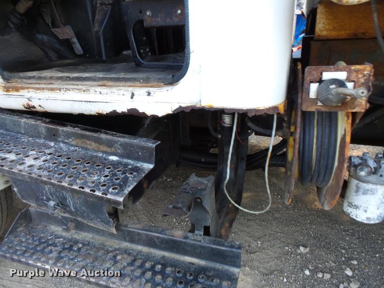 image for item BS9759 1997 International 4700 dump truck