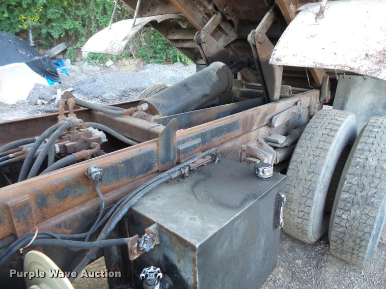 image for item BS9759 1997 International 4700 dump truck