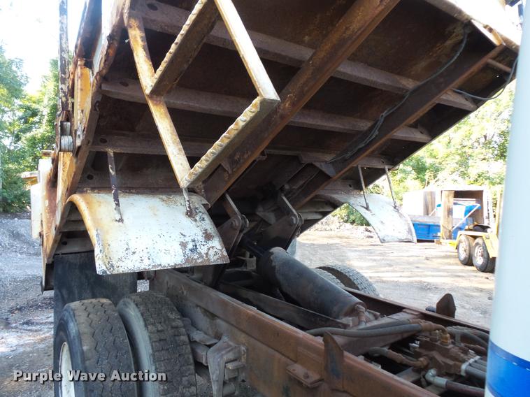 image for item BS9759 1997 International 4700 dump truck