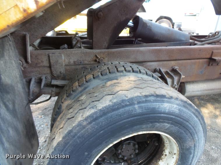 image for item BS9759 1997 International 4700 dump truck