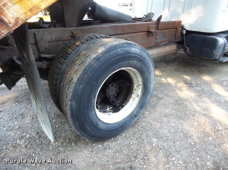 image for item BS9759 1997 International 4700 dump truck