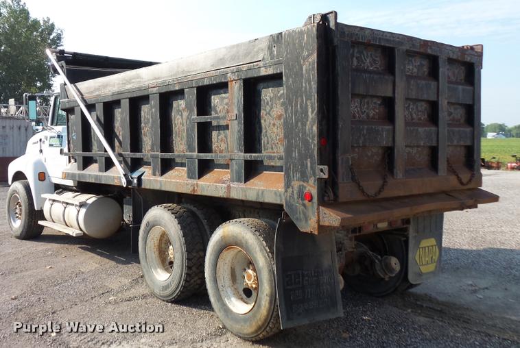 image for item BS9768 1994 Ford LTLA9000 AeroMax 120 dump truck