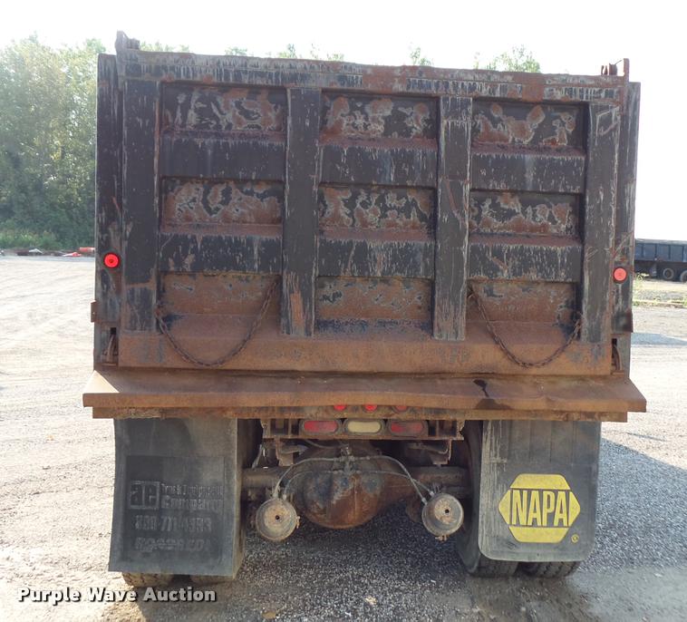 image for item BS9768 1994 Ford LTLA9000 AeroMax 120 dump truck