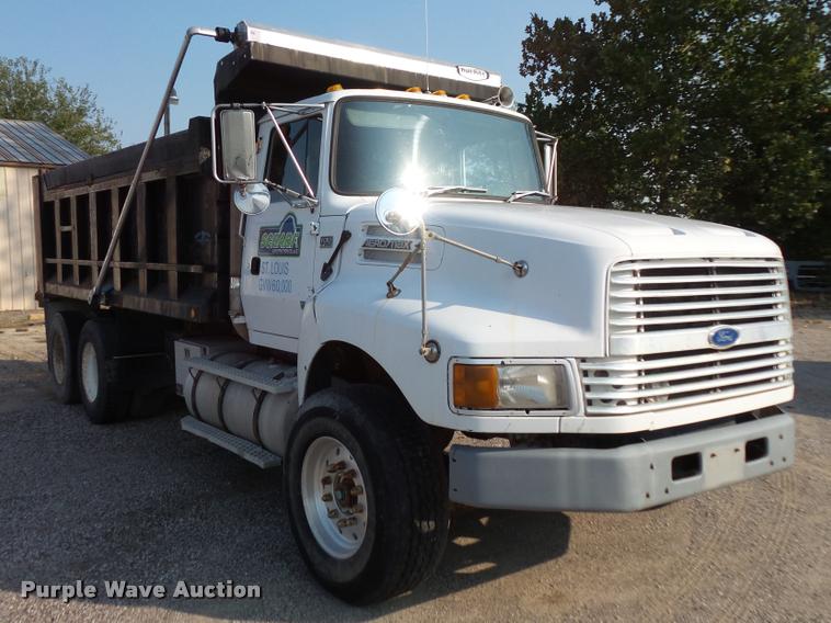 image for item BS9768 1994 Ford LTLA9000 AeroMax 120 dump truck