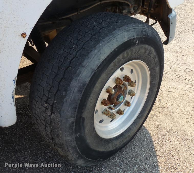 image for item BS9768 1994 Ford LTLA9000 AeroMax 120 dump truck