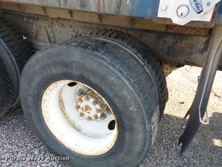 image for item BS9768 1994 Ford LTLA9000 AeroMax 120 dump truck