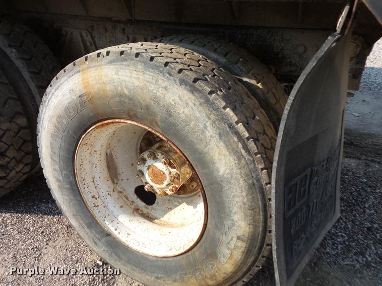 image for item BS9768 1994 Ford LTLA9000 AeroMax 120 dump truck