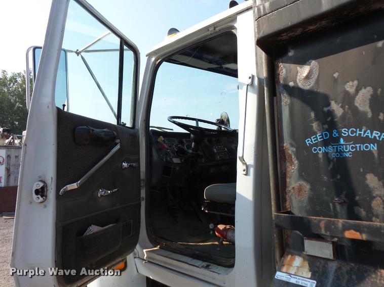 image for item BS9768 1994 Ford LTLA9000 AeroMax 120 dump truck