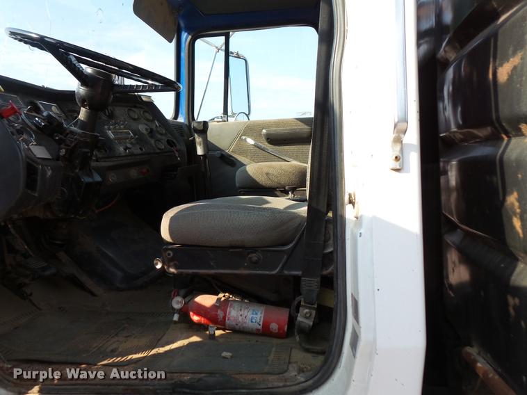 image for item BS9768 1994 Ford LTLA9000 AeroMax 120 dump truck