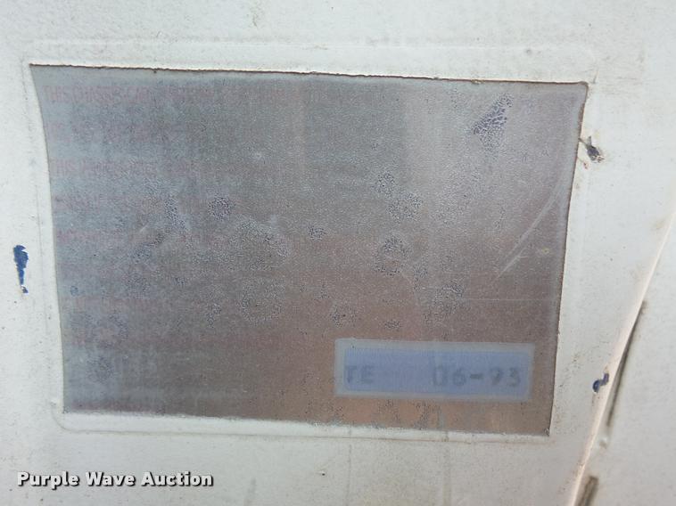 image for item BS9768 1994 Ford LTLA9000 AeroMax 120 dump truck