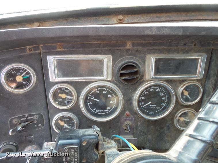 image for item BS9768 1994 Ford LTLA9000 AeroMax 120 dump truck