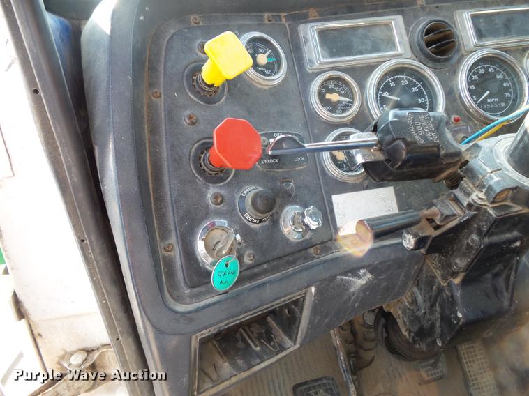 image for item BS9768 1994 Ford LTLA9000 AeroMax 120 dump truck