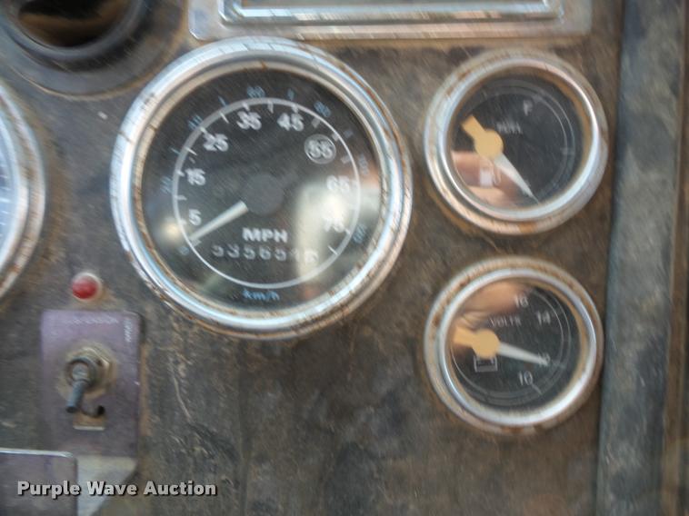 image for item BS9768 1994 Ford LTLA9000 AeroMax 120 dump truck