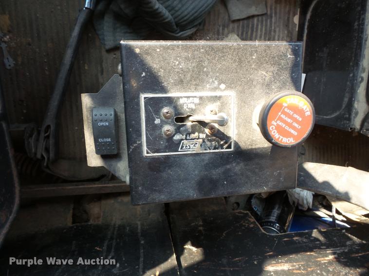 image for item BS9768 1994 Ford LTLA9000 AeroMax 120 dump truck