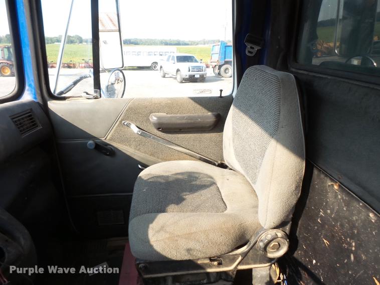 image for item BS9768 1994 Ford LTLA9000 AeroMax 120 dump truck