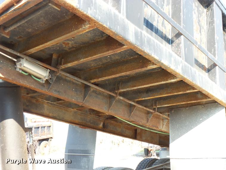 image for item BS9768 1994 Ford LTLA9000 AeroMax 120 dump truck