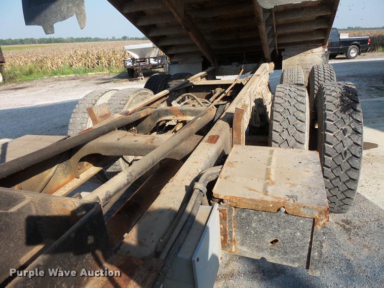 image for item BS9768 1994 Ford LTLA9000 AeroMax 120 dump truck