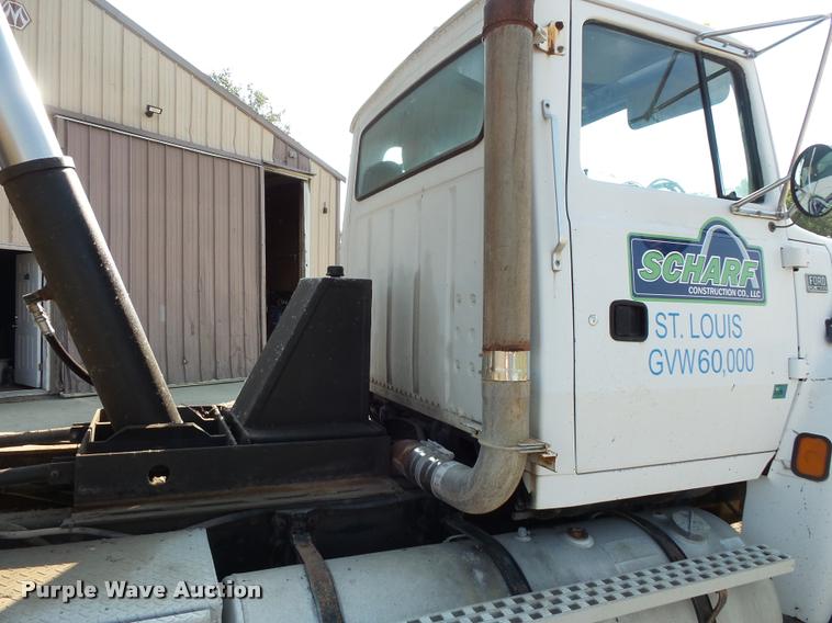 image for item BS9768 1994 Ford LTLA9000 AeroMax 120 dump truck