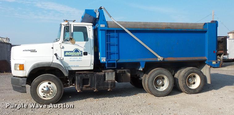 image for item BS9769 1995 Ford LTA9000 Aero Max 106 dump truck