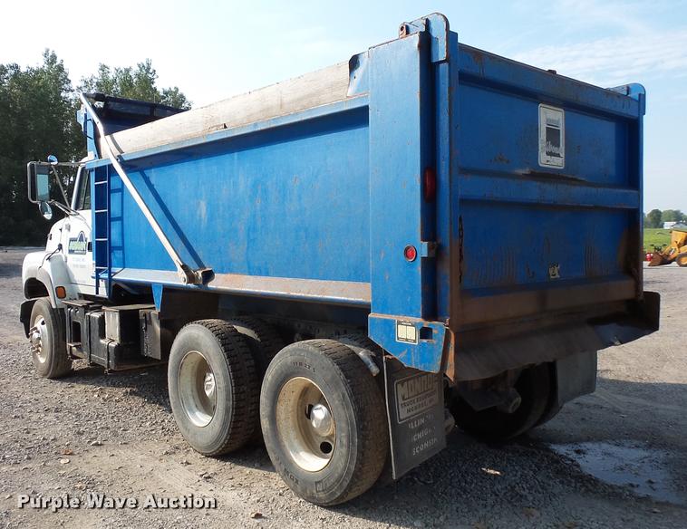 image for item BS9769 1995 Ford LTA9000 Aero Max 106 dump truck