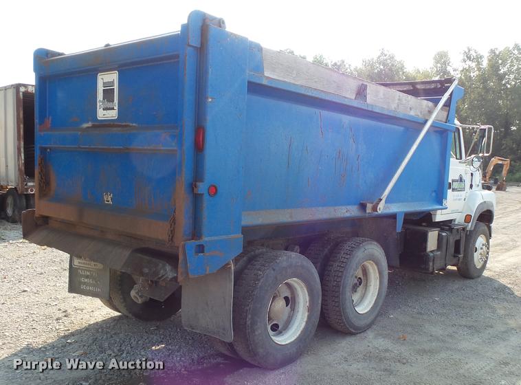 image for item BS9769 1995 Ford LTA9000 Aero Max 106 dump truck