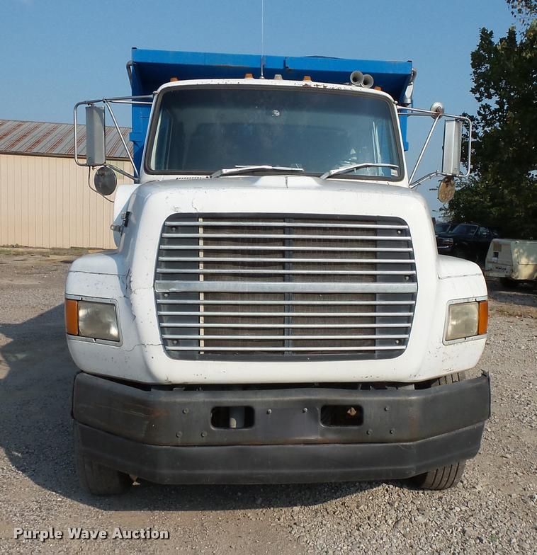 image for item BS9769 1995 Ford LTA9000 Aero Max 106 dump truck