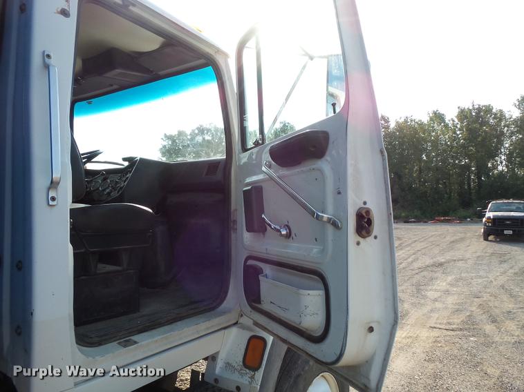 image for item BS9769 1995 Ford LTA9000 Aero Max 106 dump truck