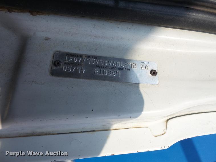 image for item BS9769 1995 Ford LTA9000 Aero Max 106 dump truck