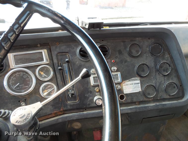 image for item BS9769 1995 Ford LTA9000 Aero Max 106 dump truck