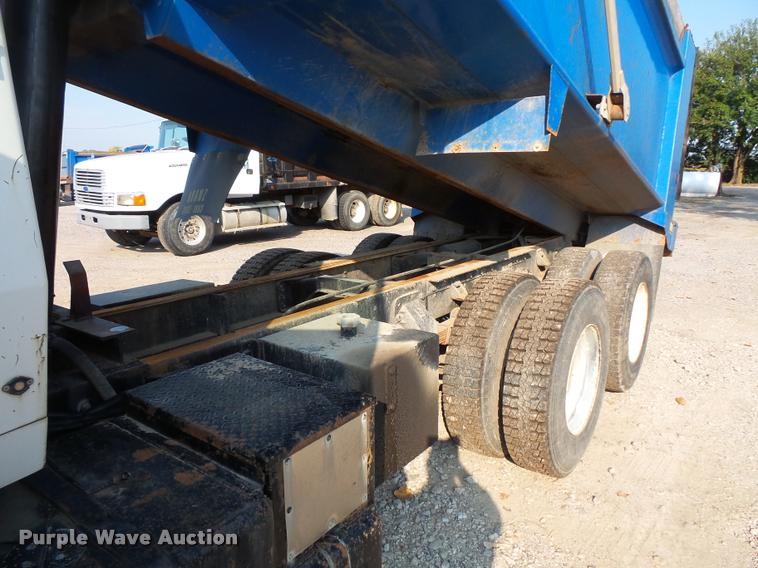 image for item BS9769 1995 Ford LTA9000 Aero Max 106 dump truck