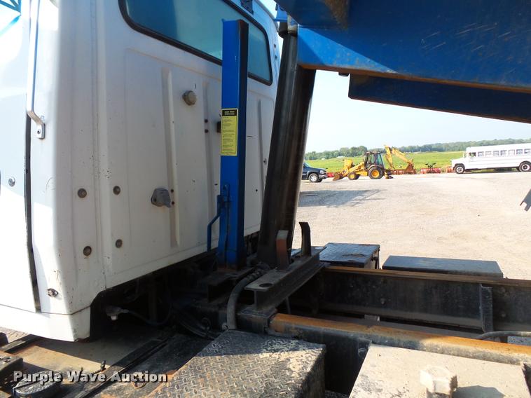 image for item BS9769 1995 Ford LTA9000 Aero Max 106 dump truck