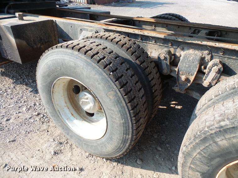 image for item BS9769 1995 Ford LTA9000 Aero Max 106 dump truck