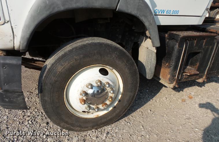 image for item BS9769 1995 Ford LTA9000 Aero Max 106 dump truck