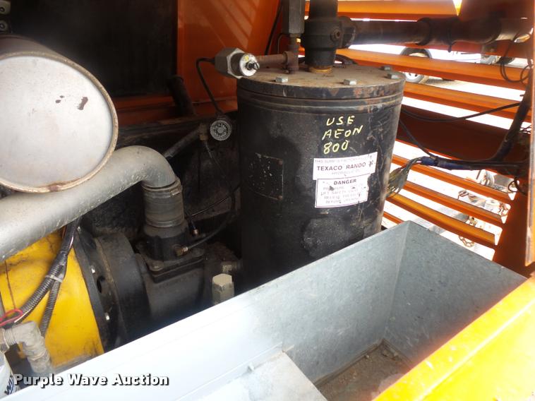 image for item BS9776 2004 Sullivan Palatek D185Q11JDB air compressor