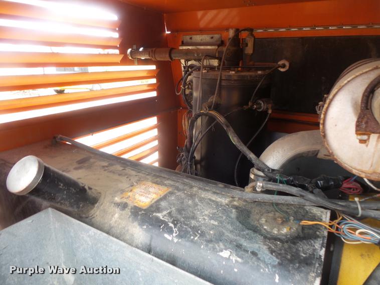 image for item BS9776 2004 Sullivan Palatek D185Q11JDB air compressor