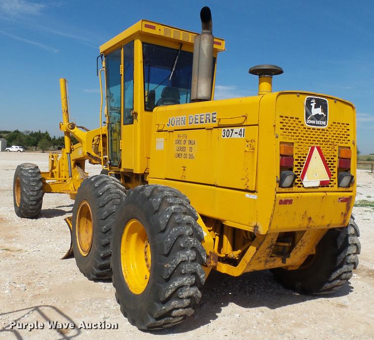 image for item BU9752 1992 John Deere 770BH motor grader