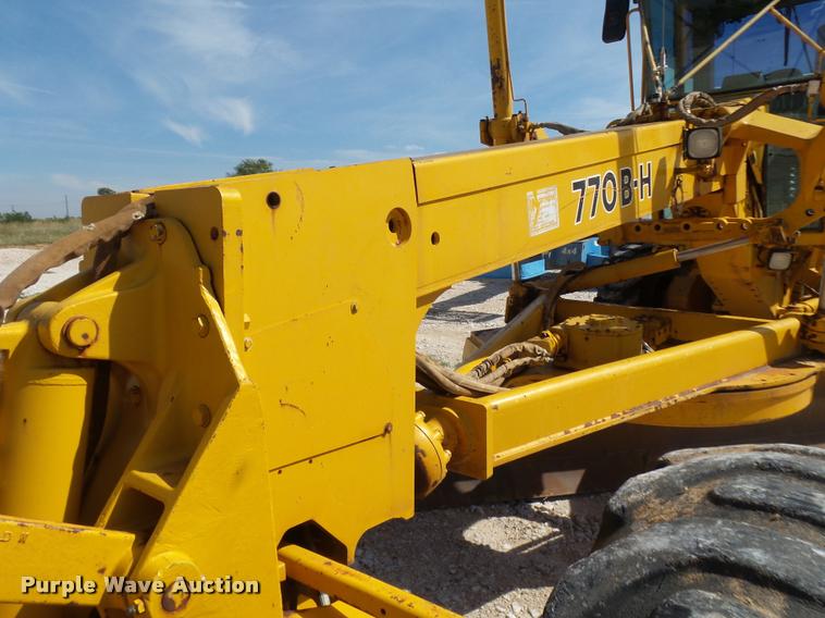 image for item BU9752 1992 John Deere 770BH motor grader