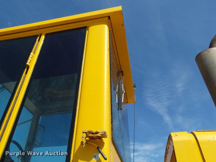 image for item BU9752 1992 John Deere 770BH motor grader