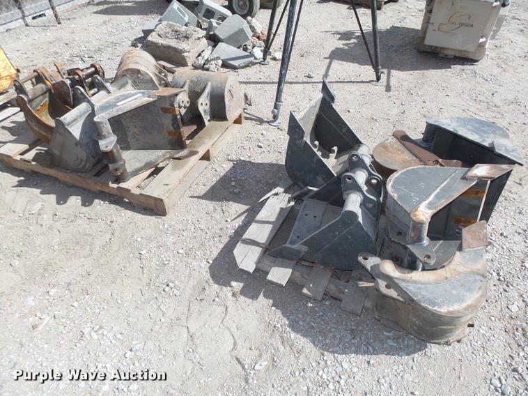 image for item BX9236 (12) excavator buckets