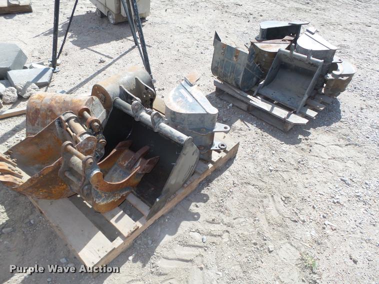 image for item BX9236 (12) excavator buckets