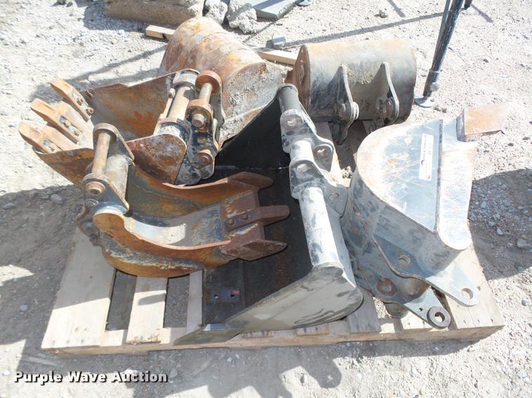 image for item BX9236 (12) excavator buckets