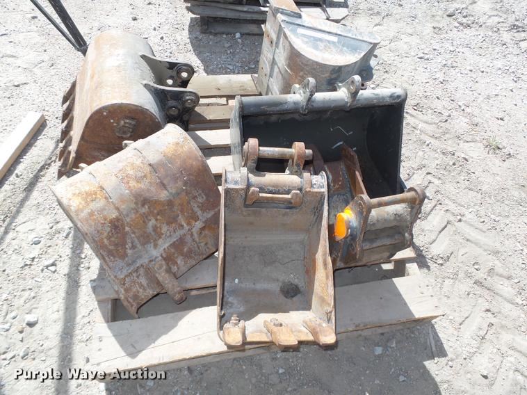 image for item BX9236 (12) excavator buckets