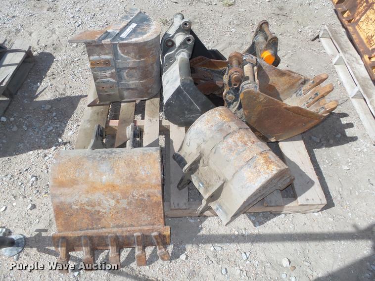 image for item BX9236 (12) excavator buckets