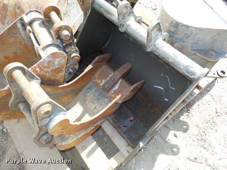 image for item BX9236 (12) excavator buckets