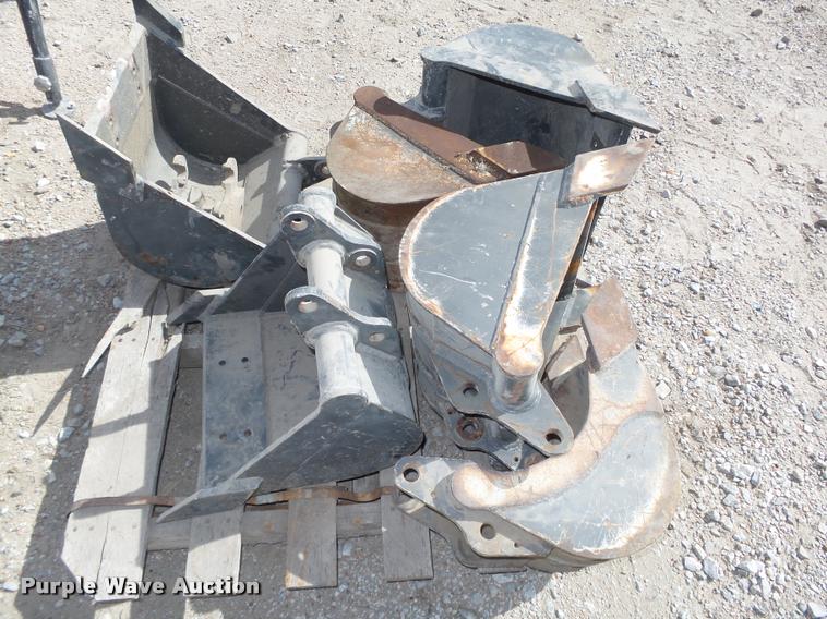 image for item BX9236 (12) excavator buckets