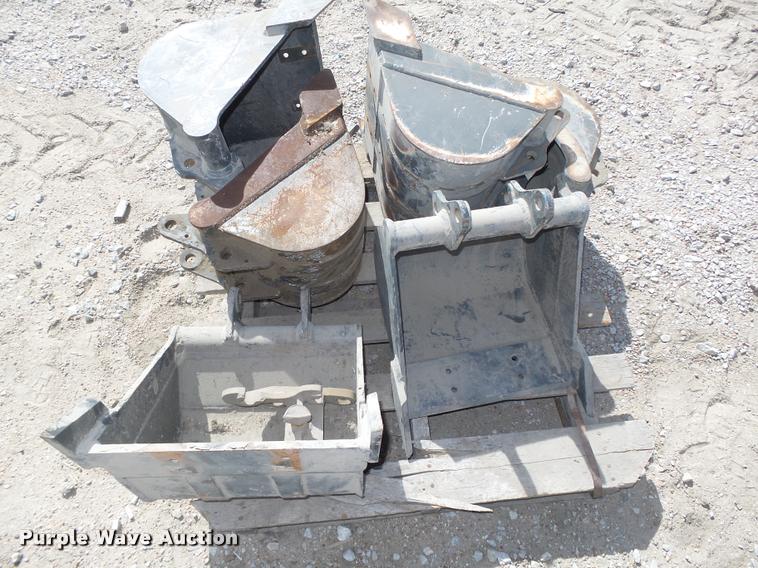 image for item BX9236 (12) excavator buckets