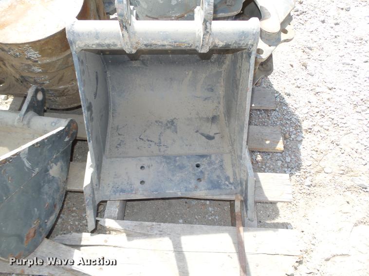 image for item BX9236 (12) excavator buckets