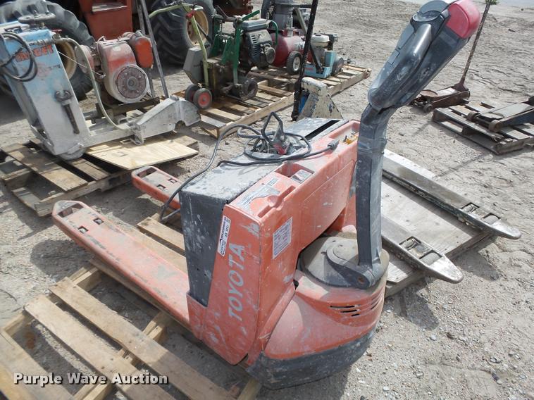 image for item BX9241 Toyota 7HBW23 electric pallet jack