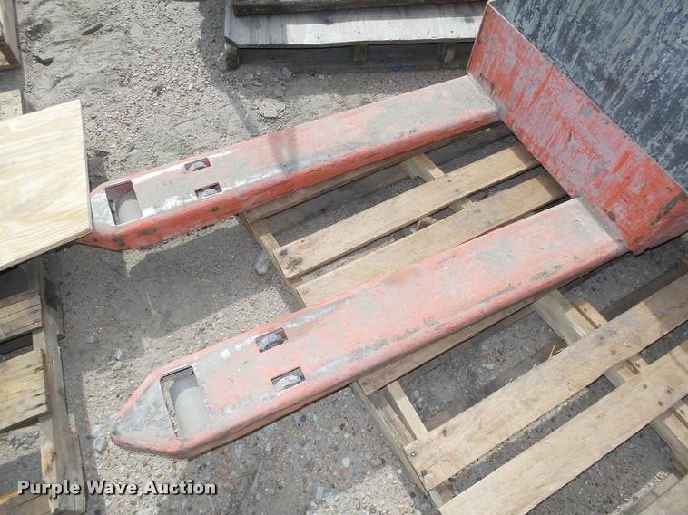 image for item BX9241 Toyota 7HBW23 electric pallet jack